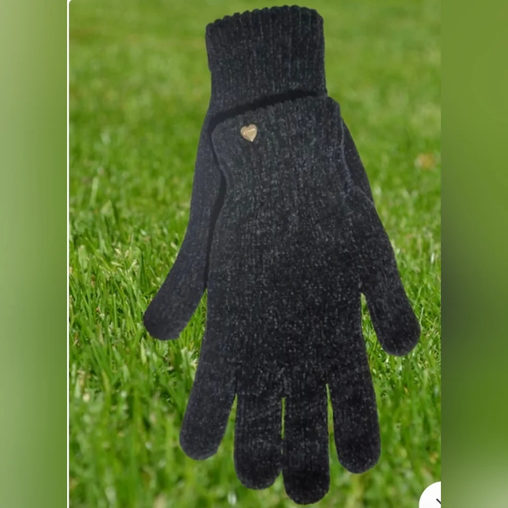 Juicy Couture Black Knit Soft Gloves With Gold Heart Charm One Size